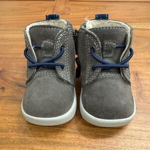 UGG Baby Kristjan Chukka grey suede boots, size 2/3